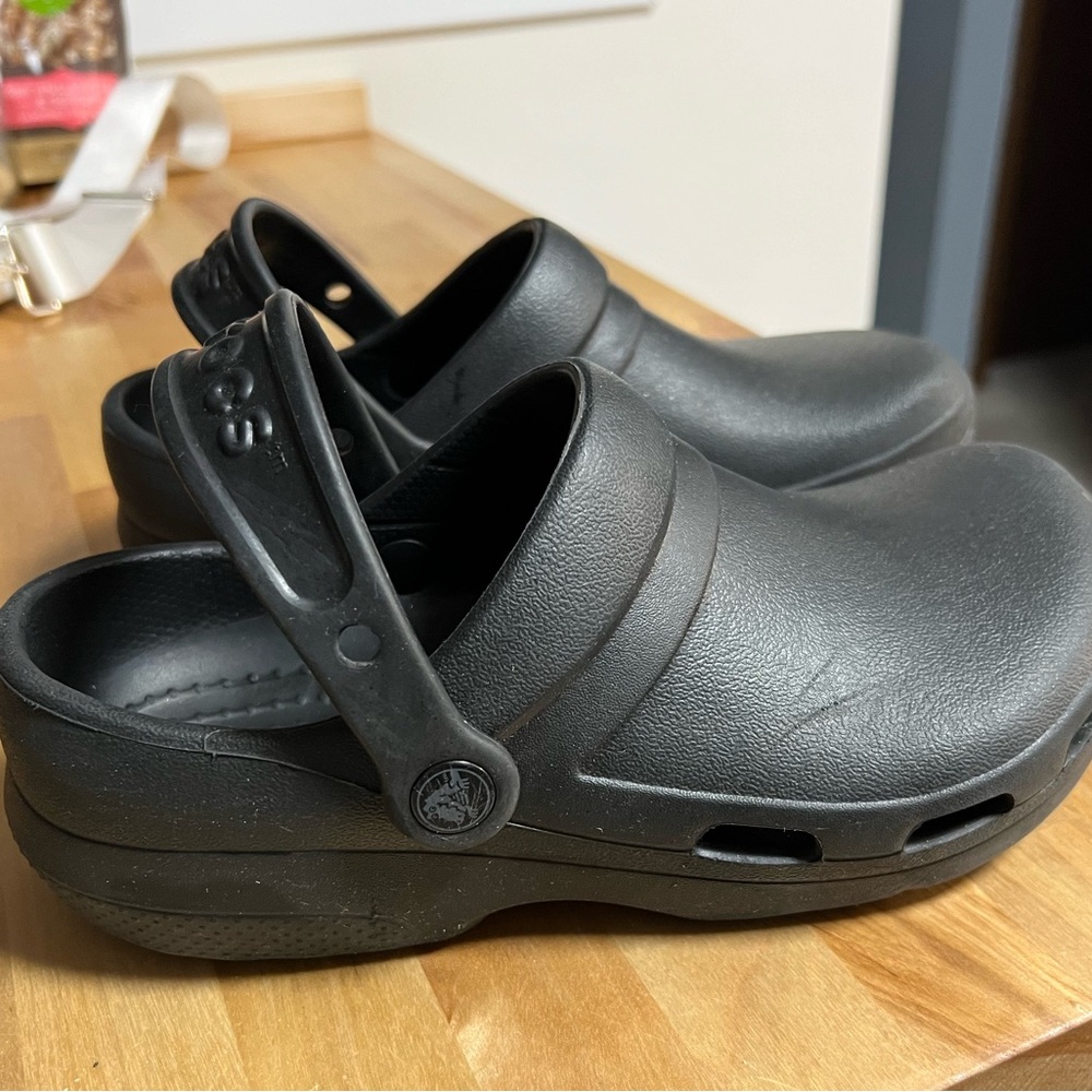 Crocs specialist II black clogs men’s 5 women’s 7 great condition